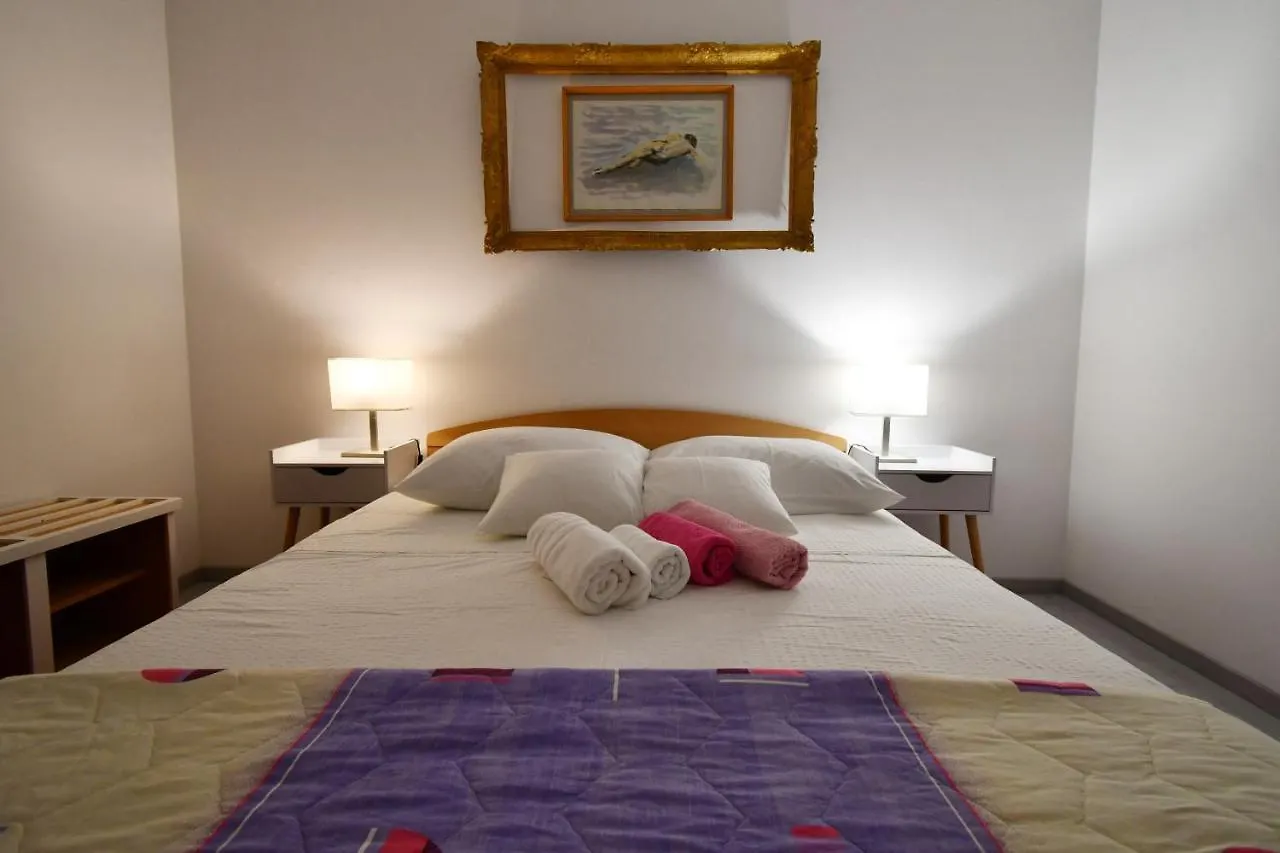Apartment Apartmani Novotny- Zuti Banjol